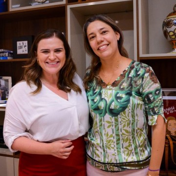 Marília Arraes recebe apoio de Juliana Chaves, líder da oposição em Feira Nova