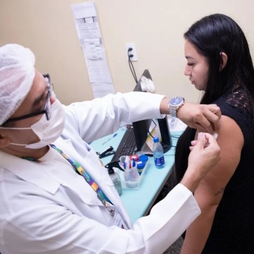 Recife conta com mutirão de vacinação contra gripe e Covid-19 neste fim de semana; confira locais