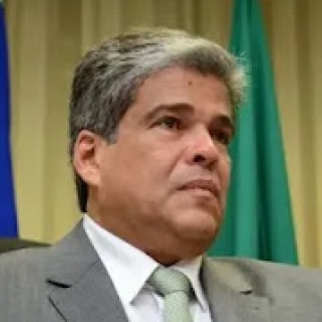 Ex-prefeito de Limoeiro se anima para ser candidato a deputado
