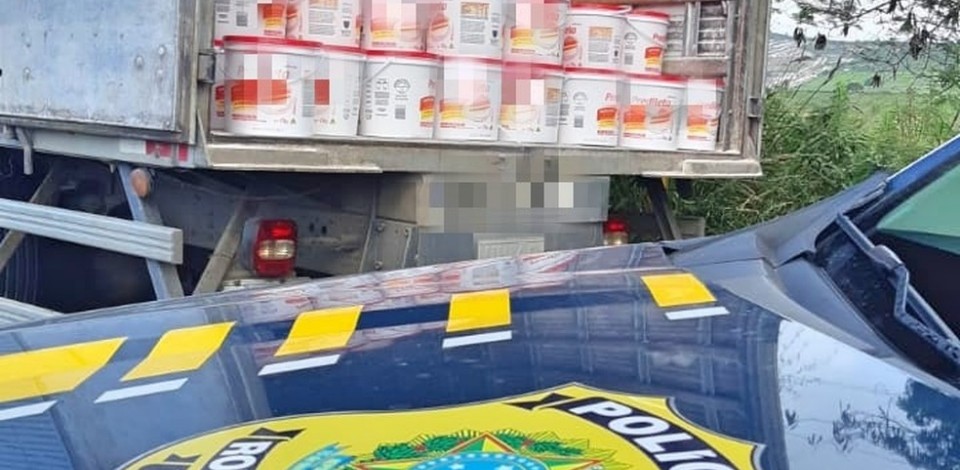 PRF apreende 9 toneladas de margarina sem nota fiscal em Garanhuns