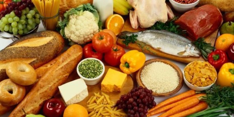 A diferença entre se alimentar nos EUA e no Brasil na análise de uma nutricionista pernambucana