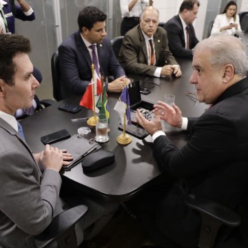 Bancada Pernambucana debate situação do Metrô com o ministro Jader Filho