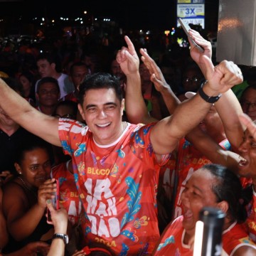 Bloco Armandão arrasta multidão e incendeia cenário político em Itambé