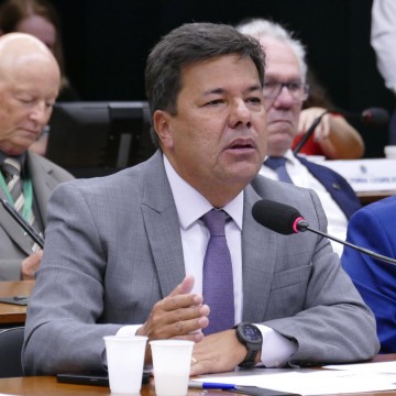Mendonça protocola pedido de convocação para o ministro Rui Costa explicar declarações sobre suposta ilegalidade na privatização da Eletrobras 