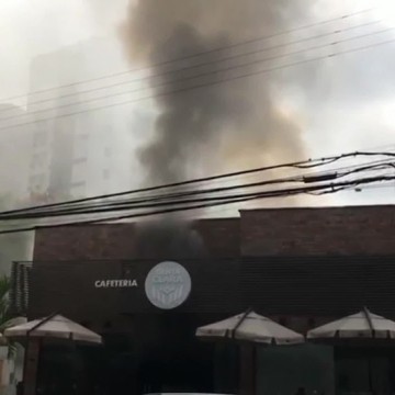 Incêndio atinge cafeteria no bairro das Graças 