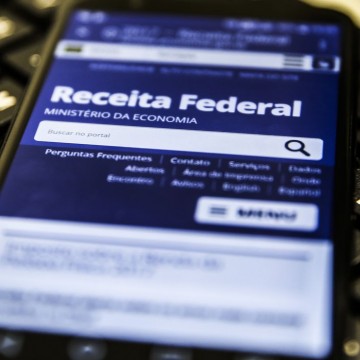 Receita Federal paga hoje lote residual de restituições do IRPF 2021