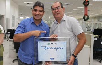 Mano Medeiros é homenageado pela Assembleia Legislativa de Pernambuco