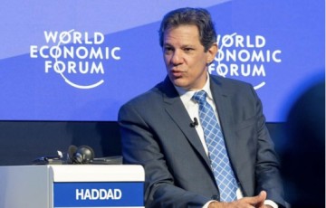 Haddad afirma satisfação com Fórum em Davos e comenta sobre os atos terroristas em Brasília 