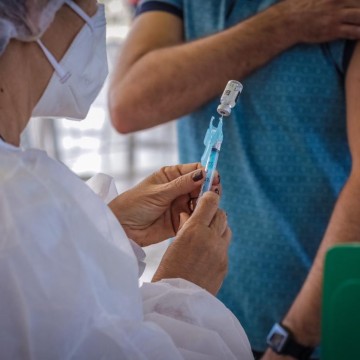 Vacinados contra a Covid-19 devem ficar atentos para não perder o prazo da D2 