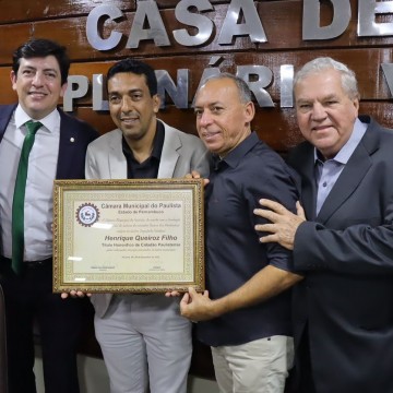 Henrique Queiroz e Henrique Queiroz Filho recebem título de cidadão de Paulista 