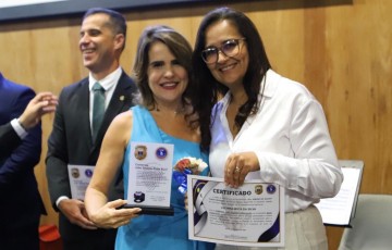 Secretária Lucinha Mota recebe homenagem do IITB