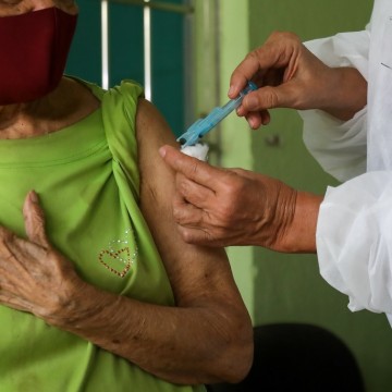Prefeitura do Jaboatão abre cadastramento para vacinação de idosos de 75 a 79 anos contra Covid-19