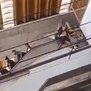 Após morte de idoso, escada rolante do Metrô do Recife segue desligada