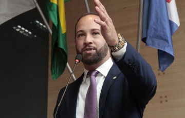 Victor André Gomes comemora suspensão das catracas-duplas nos ônibus do Recife pelo MPPE