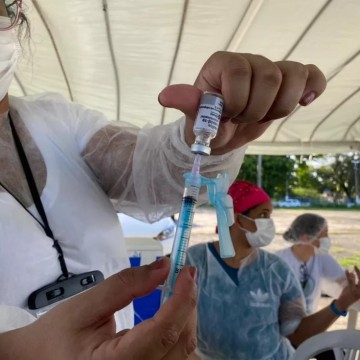 Prefeitura do Recife oferece vacinação itinerante contra Covid-19 em 21 localidades