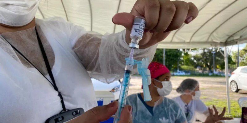A cidade do Recife oferece, nesta semana, vacinação itinerante contra a Covid-19 em 21 locais da capital