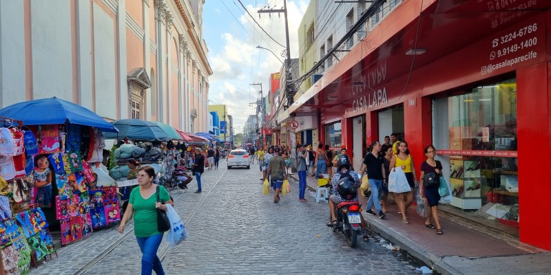 O funcionamento do comércio de rua do Centro do Recife e de bairro será facultativo a partir deste sábado (10).