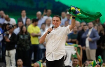 Coluna da segunda | Bolsonaro muda o tom do discurso e busca uma guinada ao centro 
