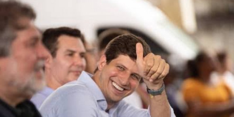 Coluna da quinta | João Campos mostra estilo próprio na articulação política