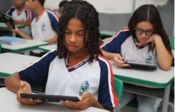 Congresso da AMUPE recebe tecnologia que promete inovar as salas de aula