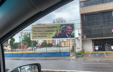 Outdoors apócrifos escondem quem financia ações pró-Bolsonaro no Recife
