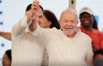 Lula afirma que as obras no Brasil não irão parar 