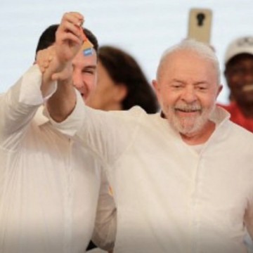 Lula afirma que as obras no Brasil não irão parar 