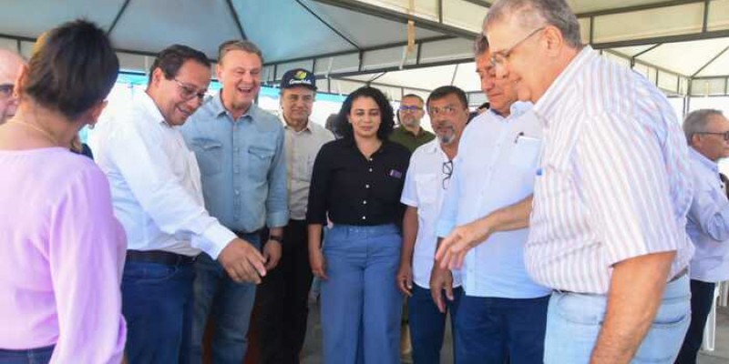 O ministro também visitou o projeto de fruticultura irrigada Maria Tereza.