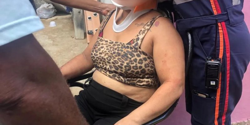  A vítima está internada com fraturas no rosto no Hospital da Restauração, no Derby, área central do Recife. Ela precisou passar por uma cirurgia no maxilar
