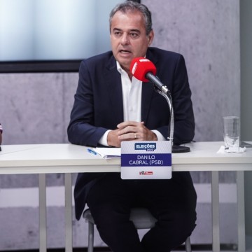 Em debate, Danilo alfineta Marília, questiona falta de adversária e liga candidata do Solidariedade ao Orçamento Secreto
