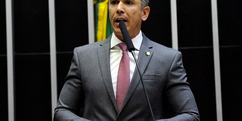 Sobre cenário político, Felipe Carreras teceu elogios a Danielo Cabral e disse que a frente popular deve formar uma grande bancada de deputados