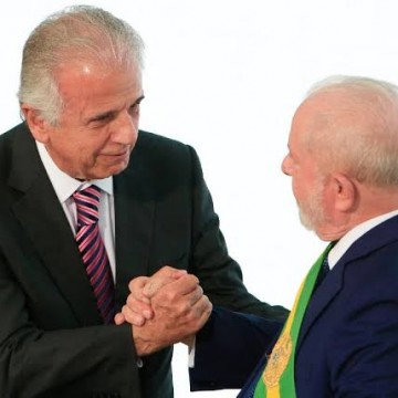 Lula admite erro de José Múcio, mas nega demissão do Ministro