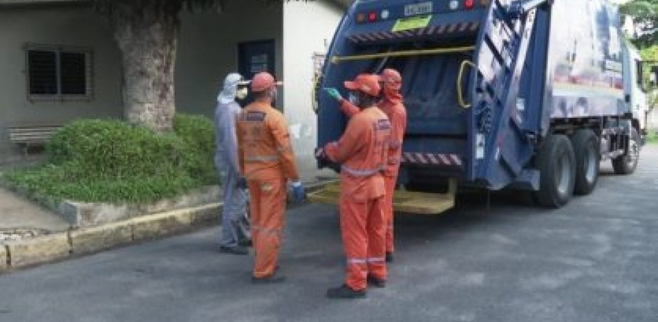 Empregada doméstica recupera R$ 10 mil no lixo