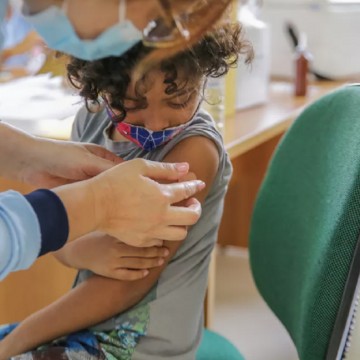 Vacinação contra a Covid-19 ocorre em diversas comunidades neste final de semana em Recife