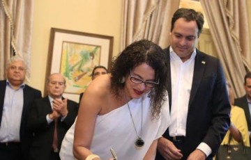 Paulo Câmara transmite comando do Governo do Estado para Luciana Santos