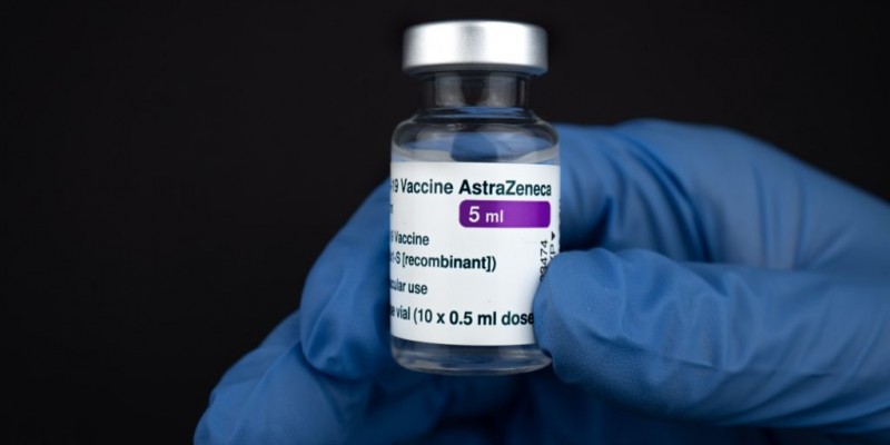  A pesquisa mostrou que o esquema triplo com o imunizante pode aumentar a presença de anticorpos neutralizantes contra a Ômicron em 2,7 vezes.