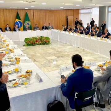 Clodoaldo participa de reunião de Lula com líderes da base 