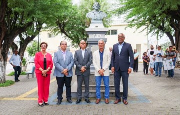 Em Vitória, prefeito Paulo Roberto recebe ministro e embaixador de Cabo Verde