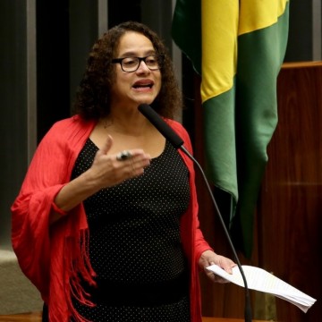 Ministra Luciana Santos participa de evento no Recife nesta segunda (10) 