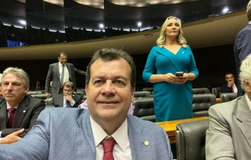 Waldemar Oliveira toma posse como Deputado Federal em Brasília