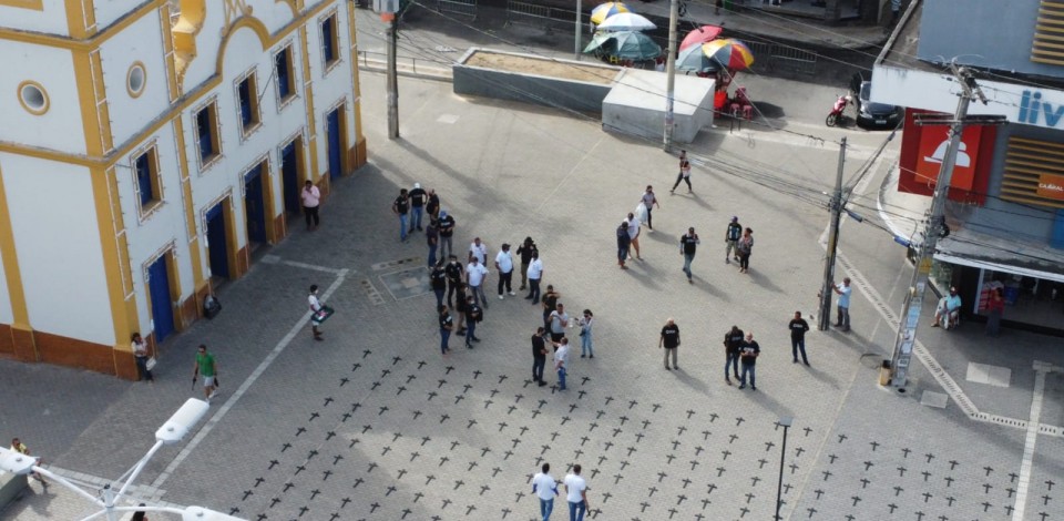 SINPOL protesta com cruzes no Marco Zero de Caruaru contra os números da violência em Pernambuco