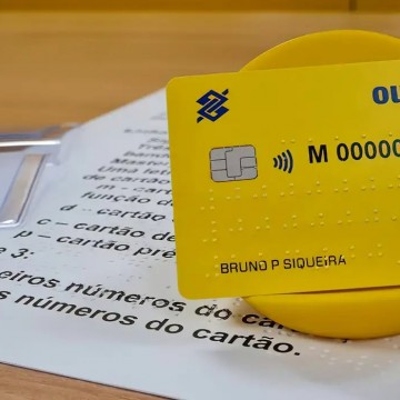 Pessoas com deficiência visual poderão ter cartão bancário em braille