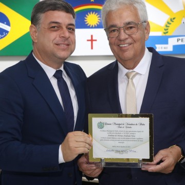 Câmara da Pedra concede título de cidadão a Antônio Moraes 