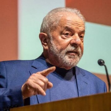 Lula deve definir estrutura do governo neste domingo