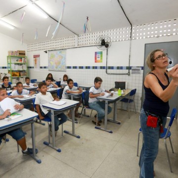 Prefeito Mano Medeiros empossa novos profissionais da educação no Jaboatão dos Guararapes