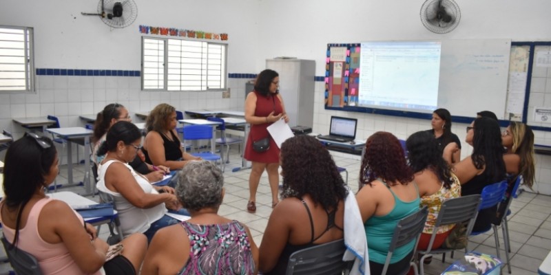 A economista Tânia Bacelar e a doutora em educação Dayse Moura participam do encontro