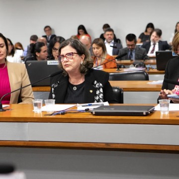 Teresa Leitão denuncia “descumprimento generalizado” do piso do magistério; parlamentar aponta Pernambuco como um dos estados que não cumprem integralmente a lei