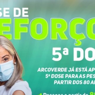 Público a partir de 80 anos recebe quinta dose da vacina contra a Covid-19 em Arcoverde