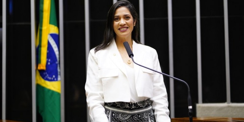 Coluna da sexta | O destaque de Iza Arruda na Câmara Federal