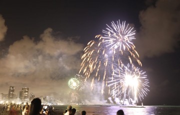 Queima de fogos de artifício marca virada do ano no Jaboatão